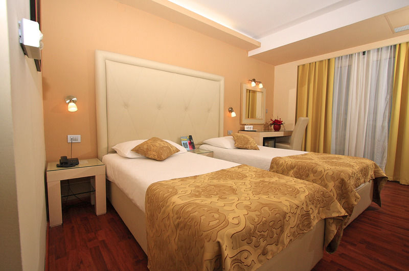 Grand Park 4*
